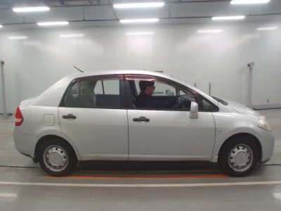 Nissan TIIDA LATIO