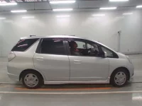 Honda FIT SHUTTLE лот № 30065 оценка 3.5  с аукциона в Японии 2