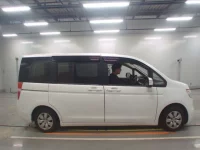 Honda STEP WAGON лот № 10028 оценка 3.5  с аукциона в Японии 2