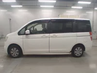 Honda STEP WAGON лот № 10028 оценка 3.5  с аукциона в Японии 3