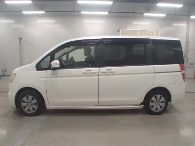 Honda STEP WAGON  с аукциона в Японии