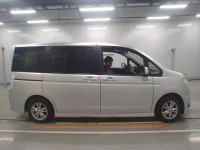 Honda STEP WAGON лот № 10107 оценка 3  с аукциона в Японии 2