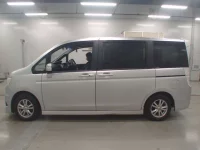 Honda STEP WAGON лот № 10107 оценка 3  с аукциона в Японии 3