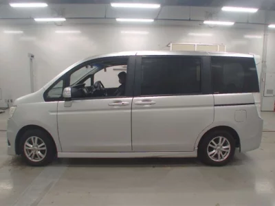 Honda STEP WAGON  с аукциона в Японии