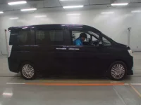 Honda STEP WAGON лот № 10196 оценка 3.5  с аукциона в Японии 2