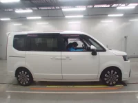 Honda STEP WAGON лот № 30033 оценка 5  с аукциона в Японии 2