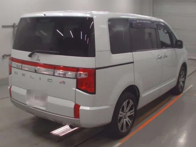 Mitsubishi Delica D:5