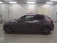 Mazda AXELA лот № 30190 оценка 3  с аукциона в Японии 3