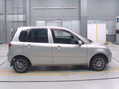 Mazda DEMIO  с аукциона в Японии