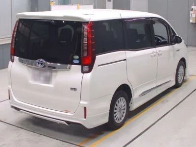 Toyota NOAH  с аукциона в Японии