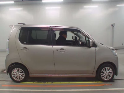 Suzuki WAGON R  с аукциона в Японии