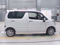 Suzuki WAGON R лот № 30031 оценка 4.5  с аукциона в Японии 2