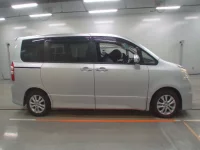 Toyota NOAH лот № 50051 оценка 3.5  с аукциона в Японии 2