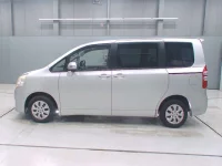 Toyota NOAH лот № 70084 оценка 3.5  с аукциона в Японии 3