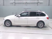 BMW 3-Series лот № 70065 оценка 4  с аукциона в Японии 3