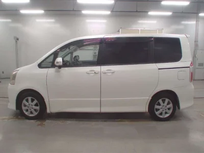Toyota NOAH  с аукциона в Японии