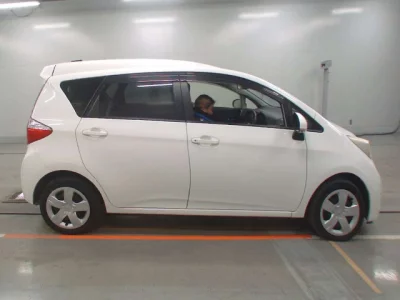 Toyota RACTIS  с аукциона в Японии