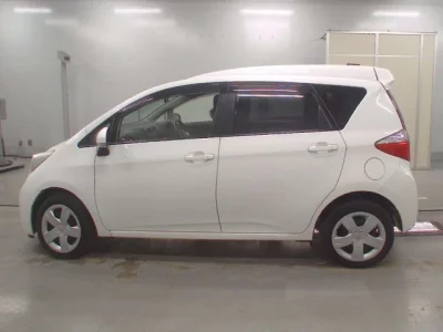 Toyota RACTIS  с аукциона в Японии