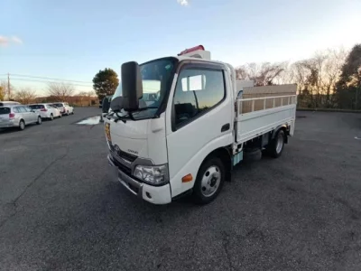 Toyota DYNA  с аукциона в Японии