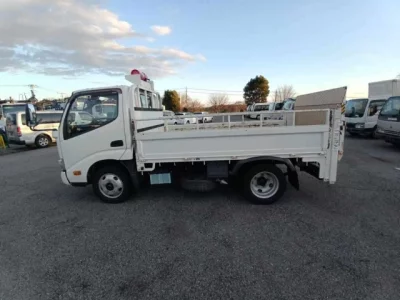 Toyota DYNA  с аукциона в Японии