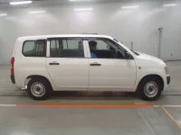 Toyota PROBOX лот № 30267 оценка 4  с аукциона в Японии 2