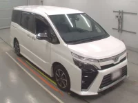 Toyota VOXY лот № 30383 оценка 4  с аукциона в Японии 4