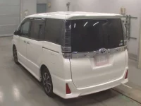 Toyota VOXY лот № 30383 оценка 4  с аукциона в Японии 5