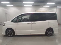 Toyota VOXY лот № 30383 оценка 4  с аукциона в Японии 3