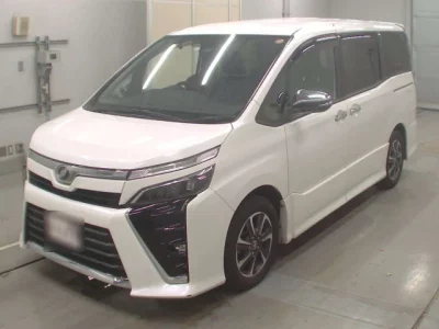 Toyota VOXY  с аукциона в Японии