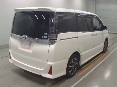 Toyota VOXY  с аукциона в Японии