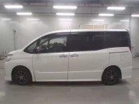 Toyota VOXY лот № 30341 оценка 3.5  с аукциона в Японии 3