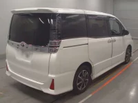 Toyota VOXY лот № 30378 оценка 4  с аукциона в Японии 1