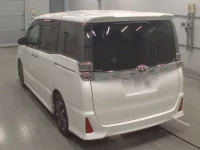 Toyota VOXY лот № 30378 оценка 4  с аукциона в Японии 5