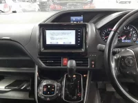 Toyota VOXY лот № 30378 оценка 4  с аукциона в Японии 8