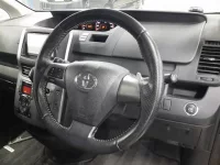 Toyota VOXY лот № 30379 оценка 3  с аукциона в Японии 6