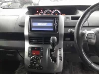 Toyota VOXY лот № 30379 оценка 3  с аукциона в Японии 8