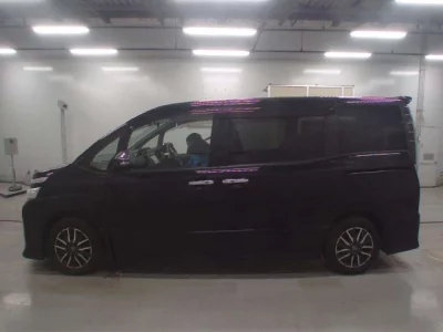 Toyota VOXY  с аукциона в Японии