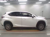 Lexus NX лот № 30473 оценка 4  с аукциона в Японии 2