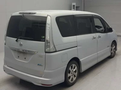Nissan SERENA  с аукциона в Японии