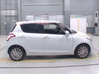 Suzuki SWIFT лот № 30213 оценка 3  с аукциона в Японии 2