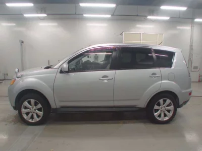 Mitsubishi OUTLANDER  с аукциона в Японии