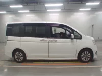 Honda STEP WAGON лот № 10226 оценка 3  с аукциона в Японии 2