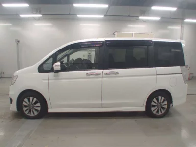 Honda STEP WAGON  с аукциона в Японии