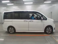 Honda STEP WAGON лот № 10228 оценка 3.5  с аукциона в Японии 2