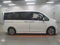 Honda STEP WAGON лот № 30441 оценка 4  с аукциона в Японии 2