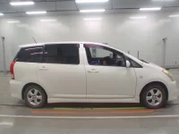 Toyota WISH лот № 10225 оценка 3.5  с аукциона в Японии 2