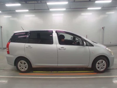 Toyota WISH  с аукциона в Японии