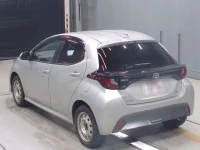 Toyota YARIS лот № 30220 оценка 4  с аукциона в Японии 5