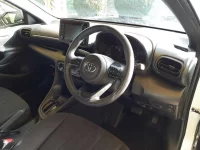 Toyota YARIS лот № 30220 оценка 4  с аукциона в Японии 6