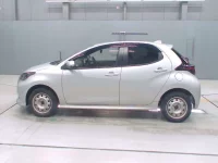 Toyota YARIS лот № 30220 оценка 4  с аукциона в Японии 3